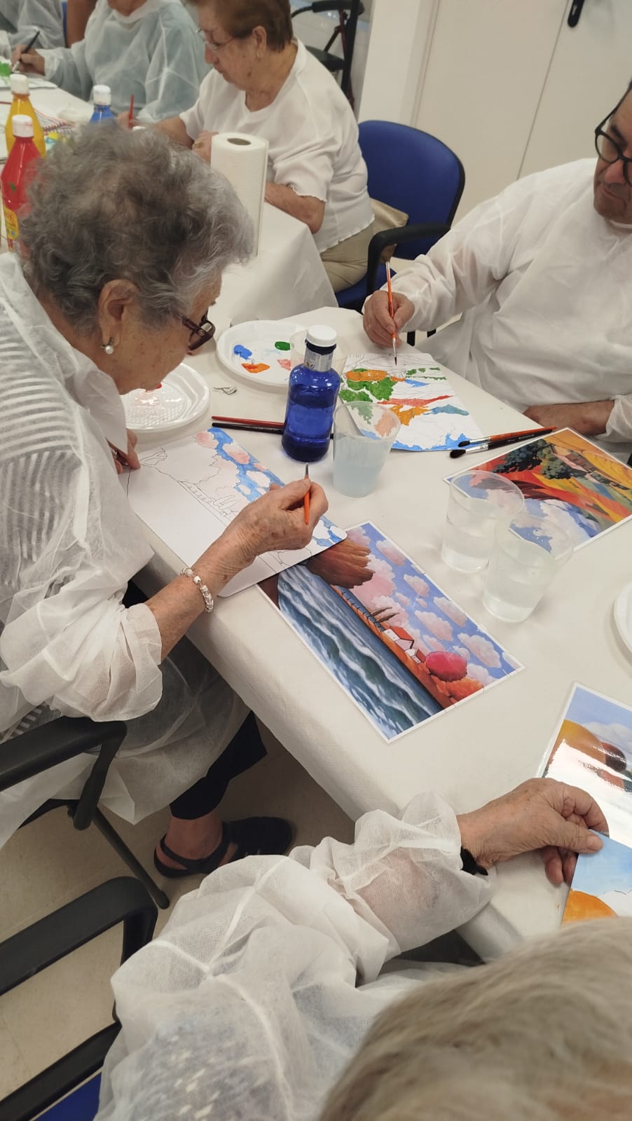 Taller de pintura con mayores en Corazón Abierto